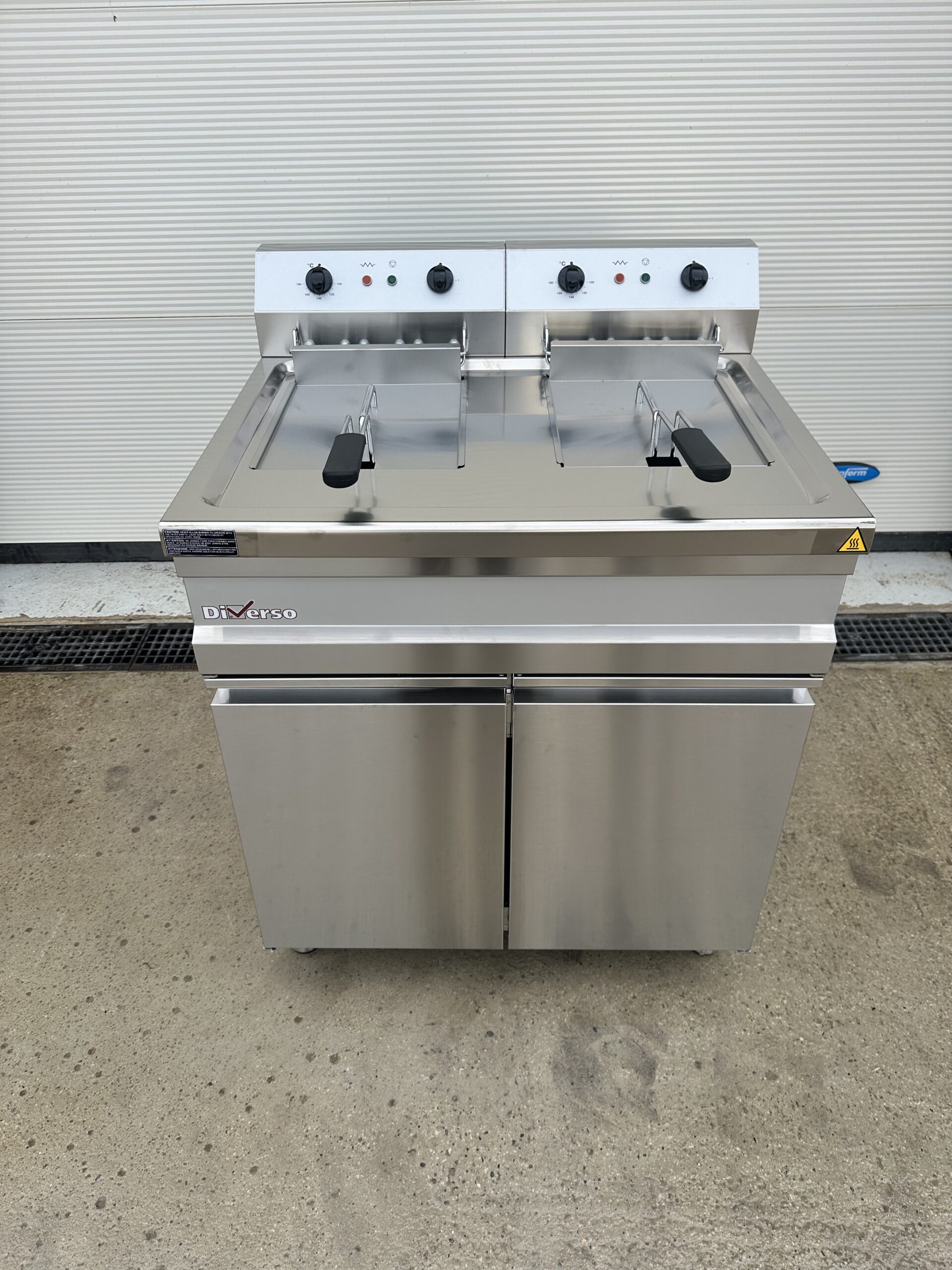 Friteuse électrique 2 cuves -2 x 14L sur armoire - Neuve - Prix TTC